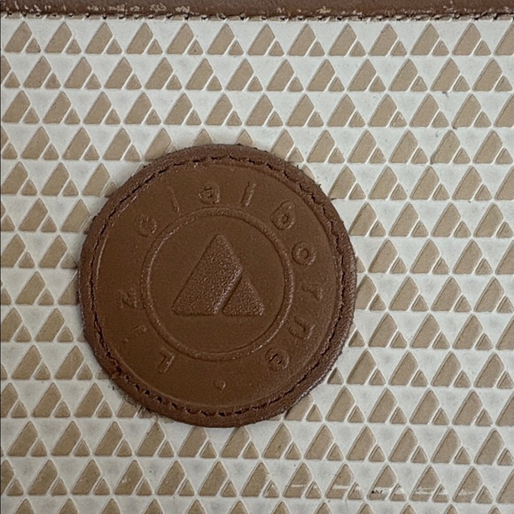 Vintage Liz Claiborne tan and beige pocketbook checkbook snap close wallet - Picture 3 of 16